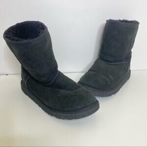UGG Classic Short II Black Sheepskin Boot 5 Slip On